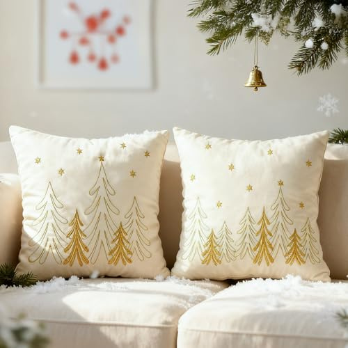 DN DECONATION Weihnachtskissenbezüge Cremeweiß - Goldbestickter Baum Design aus Flanell für Sofa, Wohnzimmer, Weihnachtsdeko (45x45 cm, 2er Set)
