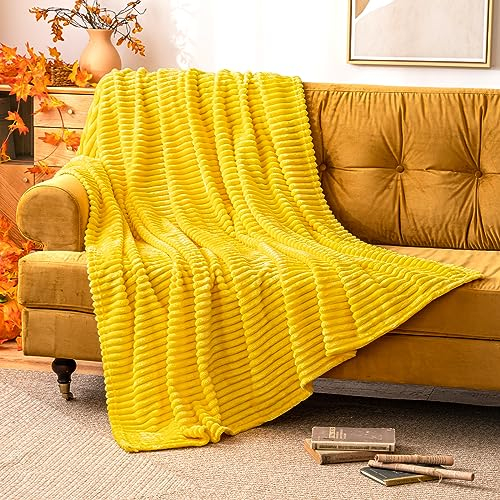 MIULEE Kuscheldecke Fleecedecke Flanell Decke Pompoms Einfarbig Wohndecken Couchdecke Flauschig Überwurf Mikrofaser Tagesdecke Sofadecke Blanket Bett Sofa Schlafzimmer Büro 125x150 cm Zitronengelb