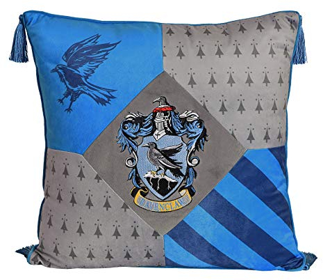 Elbenwald Harry Potter Kissen mit Quasten im Ravenclaw Design mit gesticktem Wappenpatch in den Hausfarben blau Silber 48 x 48 cm