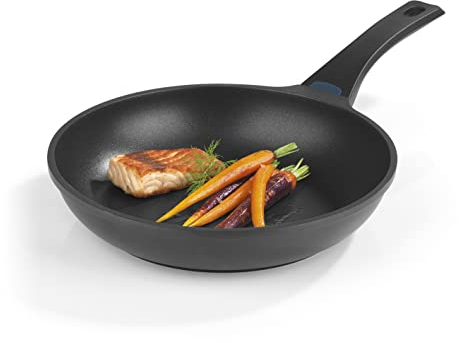 N8WERK Aluguss-Pfanne in der Midnight Edition 28 cm | Heat Indicator Farbwechsel-Temperaturanzeige, 3-Fach Ilag-Ultimate Beschichtung für fettarmes Braten ohne Anbrennen | Für alle Herdarten geeignet