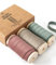 Vitalizart Samtband Set Rot & Grün 0,95 cm x 4,57 m x 3 Rollen mit Hölzernen Spule, Stoffband für Weihnachten Kranz Dekoration Handgemachte Handwerk Ornamente & Geschenkverpackungen