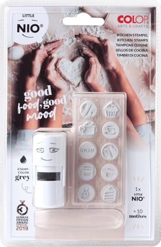 COLOP Little NIO Stempelset KÜCHE & KOCHEN. Dieses Set enthält einen Stempel inkl. grauem Farbkissen und 10 verschiedene Motive zum Thema Küche/Kochen.