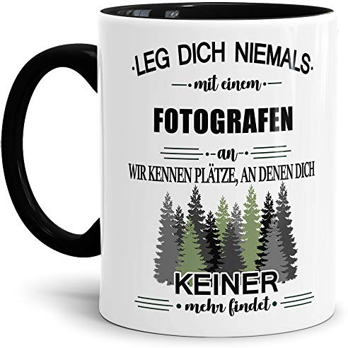 Berufe-Tasse Leg dich niemals mit einem Fotografen an - Geschenk-Idee/Büro/Job/Arbeit/Witzig/Lustig/Innen & Henkel Schwarz