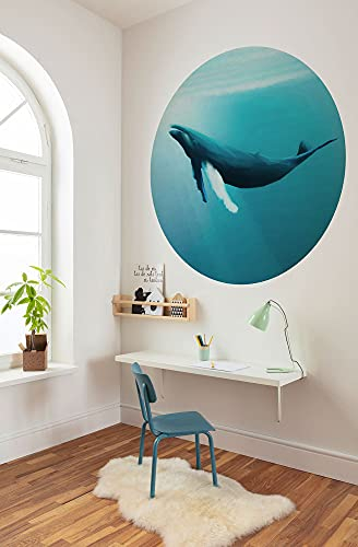 Komar DOT runde und selbstklebende Vlies Fototapete - Whale Watching - Ø Durchmesser 125 cm - Wal, Meer, Tapete, Wandtattoo, Schlafzimmer, Wohnzimmer, Wanddeko - D1-081