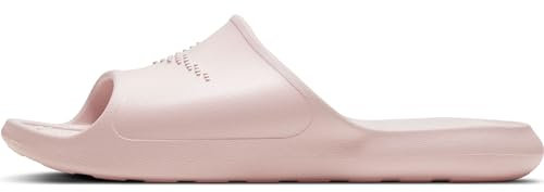 Nike W Victori One Shwer Slide, Scarpe da ginnastica Donna, Appena Rosa/Bianco-Appena Rosa, 44.5 EU