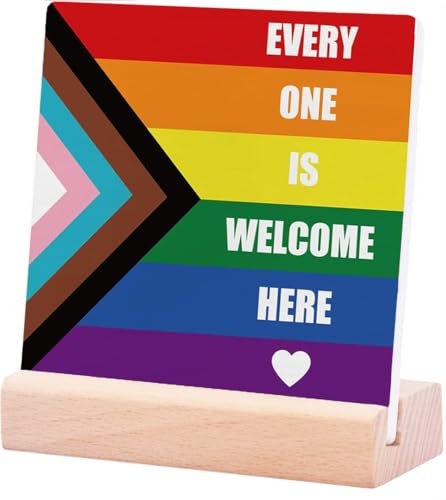 Holzschild mit Aufschrift Every One Is Welcome Here Pride, Lgbtq+, Schreibtischschild, Menschenrechte, Gay Pride, Geschenke, Love Is Love, Dekor, Schreibtisch-Dekor-Schild für Zuhause, Büro,