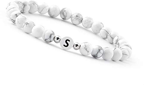 GD GOOD.designs Perlenarmband Buchstabe | Partner Armband weiß mit echten Howlith Perlen | Geschenk für Couple I Personalisiertes Partnerarmband