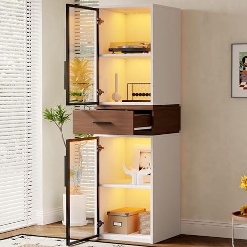 Merax Glasvitrine mit LED 40×40×200 cm, schmaler Vitrinenschrank aus MDF mit Walnussoptik Schublade, Zwei Türen aus gehärtetem Glas, Display Schrank für Wohnzimmer Arbeitszimmer Esszimmer, Weiß