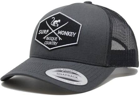 DRESSED IN MUSIC PLAY WITH ME Trucker Origins Baseball Cap verstellbar - Mützen für Männer / Frauen Surf Monkey®, dunkelgrau, One size