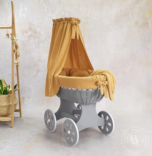 Moseskorb grau mit Gestell und Matratze mit Baldachin und Bettwäsche (Karamell)