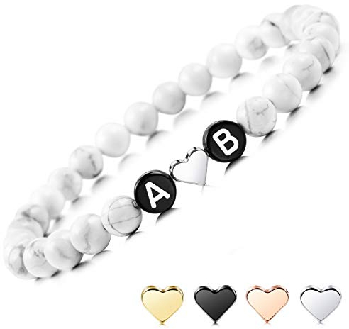 MeMeDIY Personalisierte Anfängliche Armband Gravierte Buchstaben Perlen für Freund Freundinnen Paare Frauen Männer Benutzerdefinierte Knöchel Armband Weiß Naturtürkis mit Herz Handgefertigte Geschenke