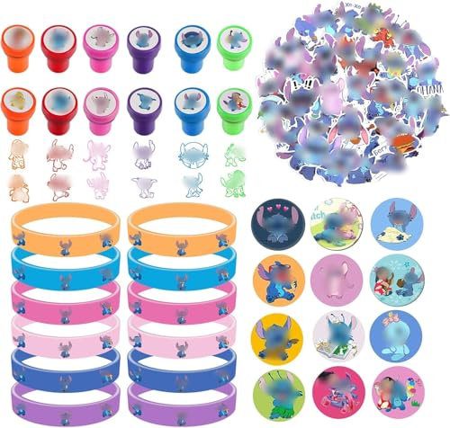 Clvsyh 86 Stück Stit-ch Party Geschenk, Stit-ch Mitgebsel Geburtstag, Anime Kinder Gastgeschenke, 12 Stempel Kinder 12 Silikon Armbänder 12 Stitch Abzeichen 50 Cartoon Aufkleber, Kinder Party Zubehör