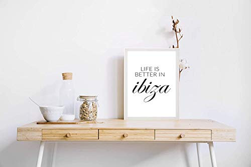 M&M Smartek Poster in A3 (mit oder ohne Rahmen) - LIFE IS BETTER IN IBIZA - Geschenk Zeichen Wohnkultur Wand Hochauflösender Kunstdruck Wanddekoration (Rahmen in weiß)