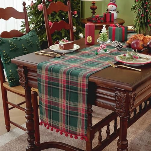 Clothfuna Chemin de table de Noël à carreaux - Motif tartan - Vert - Avec pompons et boules rouges - Pour festival, fête, mariage, décoration d'intérieur - 33 x 160 cm