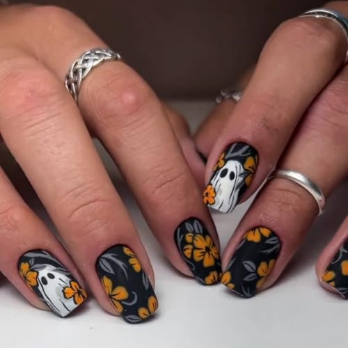Caiguuer 24pcs fantômes Halloween faux henné noir court faux ongles pour les femmes et les filles