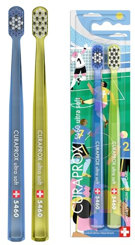 Curaprox CS 5460 Fußball-Edition 2026, Grün-Transparent/Blau-Transparent | 2er-Pack, Sanft Zum Zahnfleisch, Limitierte Edition, Swiss Made