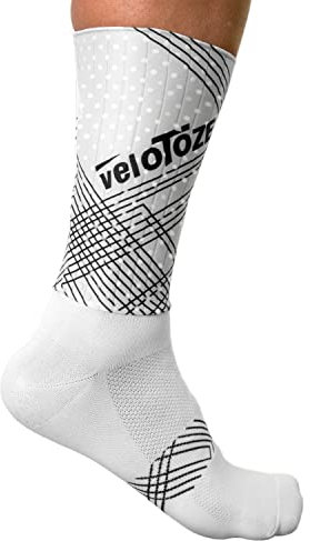 veloToze Aero-Socken für Radrennen – fortschrittliches Aero-Gewebe, UCI-konform, für aerodynamische Vorteile bei Radrennen und ITT, Weiß/Matrix, Medium