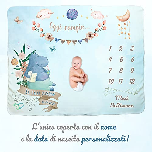 Domina Pubblicità Coperta Mesi Neonato, Personalizzata con Nomee data di nascita. Idea Regalo Neomamme. Coperta Crescita Neonati. (Ippo Blu)