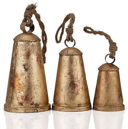 Vivanta Riesige Rustikale Hängende Kuhglocken 3er Set - Vintage Blechglocken mit Juteseil für Türknauf, Hexenglocken zum Schutz, Weihnachtsdekorationen, Bauernhaus Windspiele, Boho Wanddeko, Handwerk