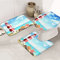 Set 3Tlg Badematten Blick Auf Den Strand, Meer, Leuchtturm, Muschel, Seestern, Möwe, Sonnenschein Weiche Contour Badteppich Anti-Rutsch Toilettensitzbezug Badvorleger