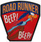 Looney Tunes Road Runner Beep Beep geprägtes Metallschild – Vintage rotes Straßenläuferschild für Garage oder Männerhöhle