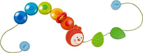 HABA 303756 - HABA Kinderwagenkette Raupe , Wagenkette mit Holzelementen in Regenbogenfarben und niedlichem Raupenkopf , Baby-Spielzeug für den Kinderwagen