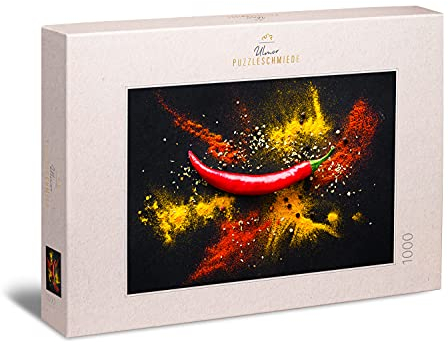 Ulmer Puzzleschmiede - Puzzle „Spiel mit dem Feuer“ - Klassisches 1000 Teile Puzzle – Puzzlemotiv scharfe Chili-Schote im bunten Chili-Pulver - EIN Puzzle-Motiv passend zu moderner Küche