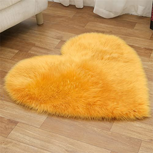 Tomifine Herzform Lammfell Teppich Schaffell Imitat Fell Teppich Kunstfell Matte Sofa-Deco Waschbarer Bettvorleger, Sitzkissen, Dekofell für Stuhl (30 x 40 cm,Gelb e)