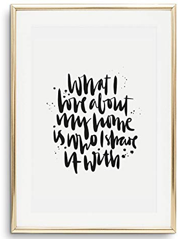 Tales by Jen Kunstdruck, Sprüche Poster: What I love about my home is who I share it with | Stilvolles Premium Poster auf hochwertigem Papier | Schwarz weißes Handlettering Bild | Ohne Bilderrahmen