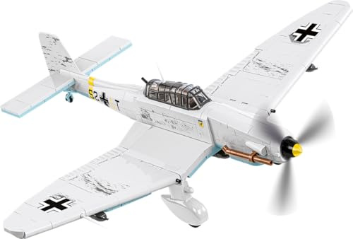 COBI Junkers Ju 87 D-3 STUKA, Maßstab 1:32, 556 Teile, Bombermodell | Bedruckt (Pad Printed), 2 Figuren, Sockel, Cockpit zum Öffnen, Winterbemalung, Namensschild, Hergestellt in der EU, ab 9+