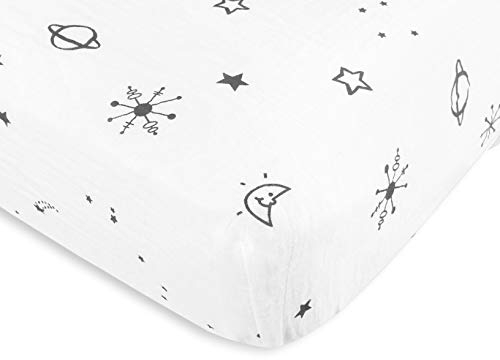 Amazing Baby Spannbetttuch für Kinderbett, Baumwoll-Musselin, Weltraum, weiches Schwarz, 132 x 71 x 15 cm, 1 Stück