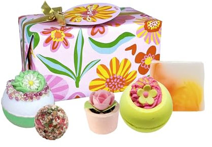 Bomb Cosmetics Bloom Handgefertigtes Bade- und Körper-Set mit ätherischen Ölen, inklusive Badekugeln, Seife, Bademalve und Badecreme