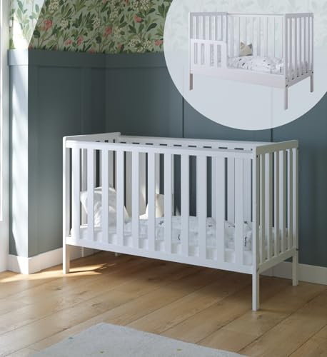 zee Bambi Weiß 2in1 Babybett 120x60 cm mit Schutzbarriere Klassisches Gitterbett 3-Fach Höhenverstellbar Kinderbett mit Beißschutz & zu Juniorbett umbaubar