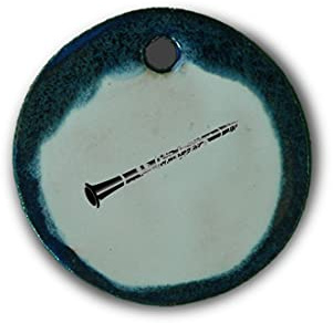 Schöner Keramik-Anhänger „Klarinette“ in blau marmoriert; Schmuck Kette Kettenanhänger Geschenk Kunsthandwerk Keramik rund Talisman Halskette Aufmerksamkeit Mitbringsel individuell