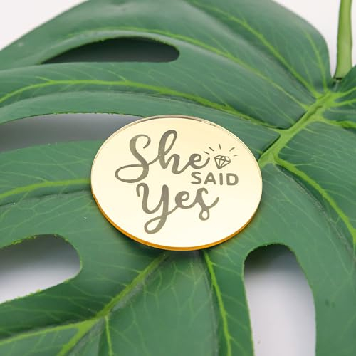 3 Little Desserts Cupcake-Topper mit Gravur She Said Yes – Cupcake-Topper für Junggesellinnenabschied – Verlobungs-Cupcake-Topper – Acryl-Spiegel-Kuchenaufsatz – Gold