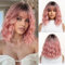 OUFEI Rosa Bob Perücken für Frauen kurze Gewellte Perücke mit Pony mit Dunklen Wurzeln Natürliche Synthetische Haare Hitzebeständige Perücken für Tägliche Party Cosplay Tragen
