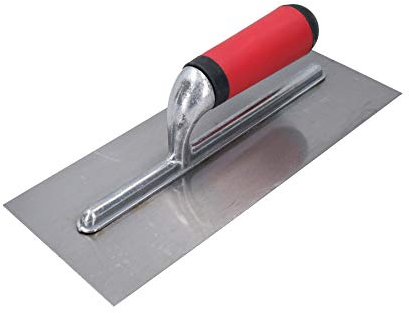 Taloche de plâtrier à poignée souple pour écrémer le plâtrage et le béton.