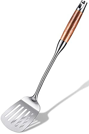 Litensh Cucharón de sopa de acero inoxidable 304, cucharón profesional resistente con mango de madera resistente al calor, cucharón largo grande para sopa, 13.8 pulgadas (volteador ranurado)