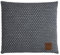 KNIT FACTORY - Juul Kissen - Zierkissen mit Füllung und Bezug - Quadratisches Dekokissen - Sofakissen aus 30% Wolle und 70% Polyacryl - Anthrazit/Grau - 50x50 cm