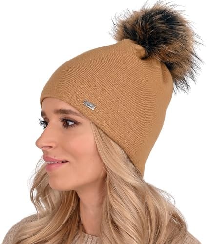 Alur Mütze Damen Beanie Wintermütze Strickmütze mit Bommel - Warme Elastisch Elegant Winter Mütze EKO Bommelmütze - Weiches Garn Stilvoll Universell Warm (Karamell)