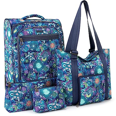 Sakroots On the Go 4-teiliges Reisepaket, inklusive 53,3 cm Rollkoffer, verstaubare große Tragetasche, mittelgroße und kleine Taschen, Königsblaue Meereslandschaft, 14.5IN x 9.5IN x 21.5IN