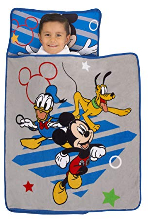 Disney Mickey Mouse Clubhouse Buddies Gepolsterte Kleinkind-Schlafmatte mit integriertem Kissen, Fleecedecke und Namensschild für Kita, Kindergarten oder Reisen, Grau, Blau, Gelb, Rot