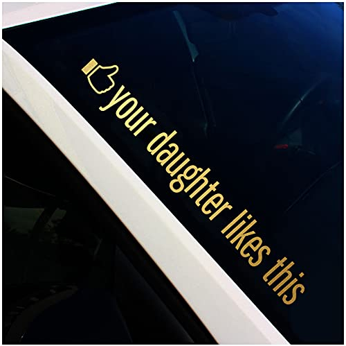 Frontscheibenaufkleber Schriftzug your daughter likes this Aufkleber für Windschutzscheibe Auto Fahrzeug Dekor Sticker Frontscheibe FS26 (Gold Metallic, Außenklebend)