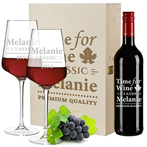 Set de regalo de vino de 4 piezas con grabado personalizado – Diseño Time for Wine – 2 copas de vino de 560 ml, 1 x caja de madera, 1 x botella de vino tinto de 700 ml – Fabricado en Alemania – Vino