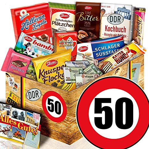 Ossi-Shop Geschenk zum 50. Geburtstag - DDR Set Schokolade & Kochbuch | Ostpaket mit 11 Ostprodukten, Zetti, Halloren & A6 Rezeptbuch - Ostalgie Pr$sentkorb f$r M$nner & Frauen