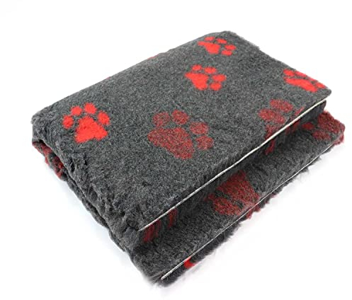 Tierisch-tolle Geschenke ProFleece Premium Hundedecke Haustiermatte anthrazit mit roten Pfoten | rutschfest | Antibakteriell | Antiallergen | Atmungsaktiv | Isolierend (M = 100 x 75 cm)