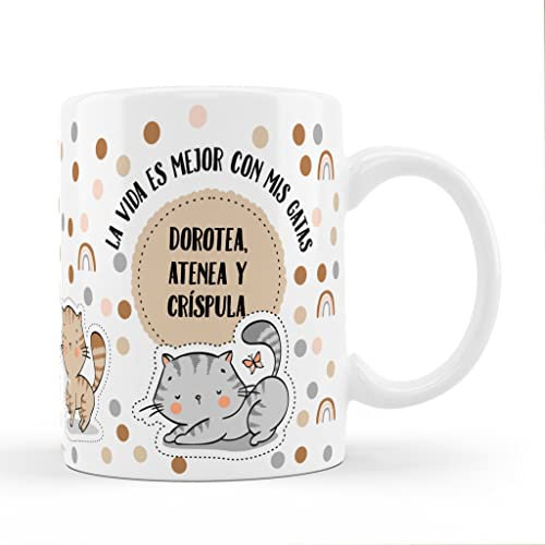Bee Ingenious Taza gato personalizada con nombres. Regalos para mamas gatunas. Regalo para papa gatuno.Tazas Personalizadas de Cerámica Tazas originales. Tazas divertidas (Vida es mejor gatas)