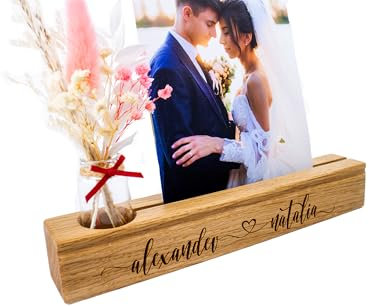 Personalisierte Bilderleiste, Kartenhalter mit Gravur und Vase, Geschenk zur Hochzeit, Holzhochzeit oder zum Jahrestag (Eiche)