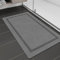 chakme Badematte Rutschfester, 43 x 150 cm Badezimmerteppich Super Absorbierender Badteppich Waschbar Badvorleger, Duschvorleger für Dusche, Badewannen und Badezimmer,Hellgrau