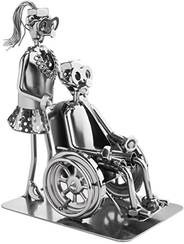 BRUBAKER Schraubenmännchen Pflegerin mit Rollstuhlfahrer - Handarbeit Eisenfigur Metallmännchen - Metallfigur Geschenk für Pflegerinnen, Altenpfleger und Krankenschwestern